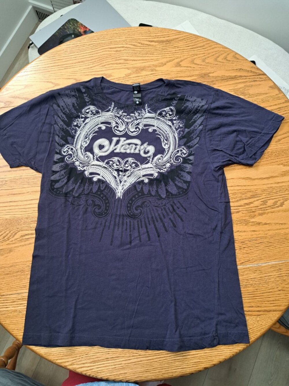 Heart Band Red Velvet Car Tour Graphic T-Shirt Size Ladies L